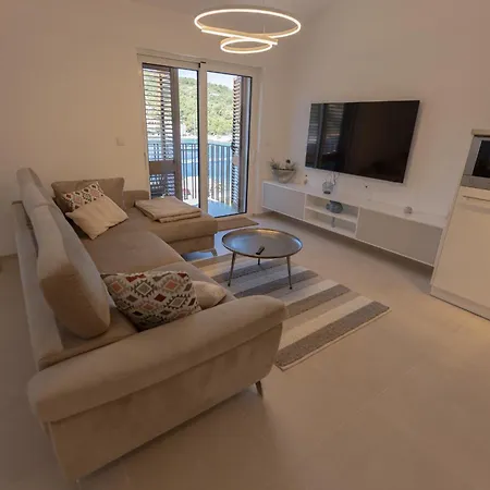 Lägenhet Jaro Stomorska